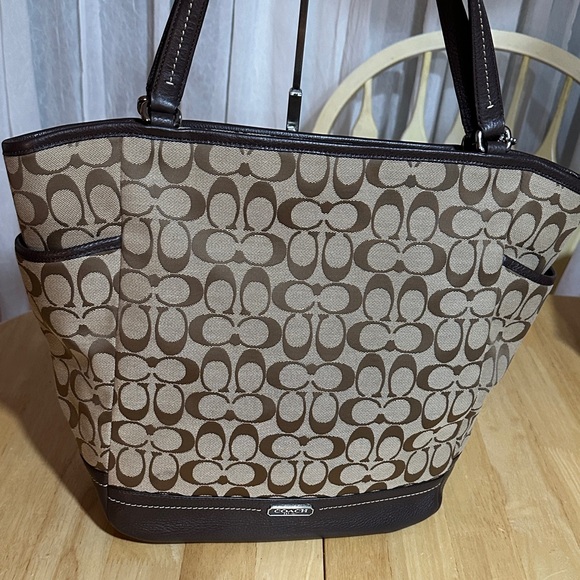 Coach EUC BIG & BEAUTIFUL Tan & Brown Signature Tote - Picture 2 of 10